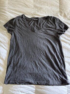 Jacqueline de Yong Charcoal Gray V-Neck Tee, Size Medium